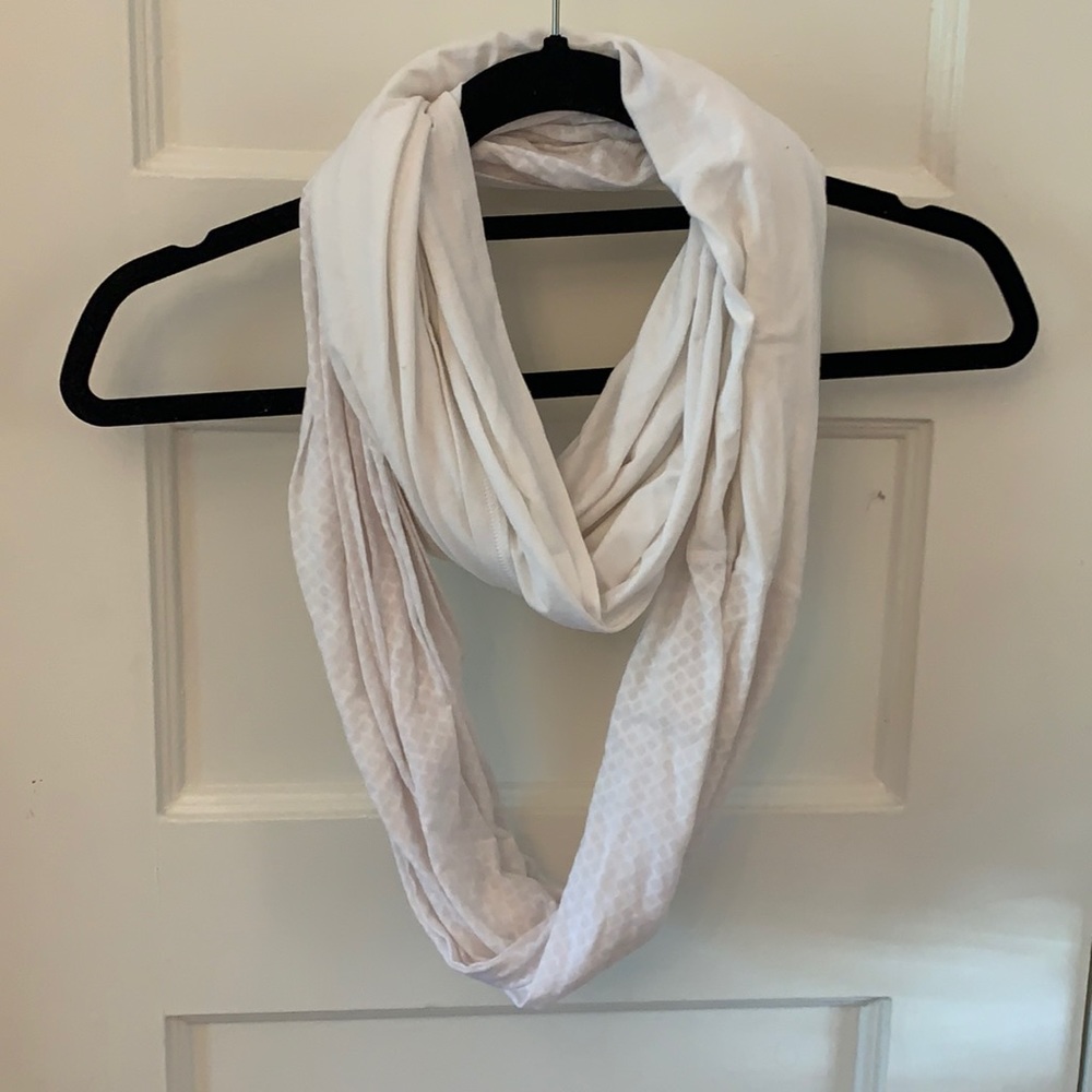 Lululemon white infinity scarf